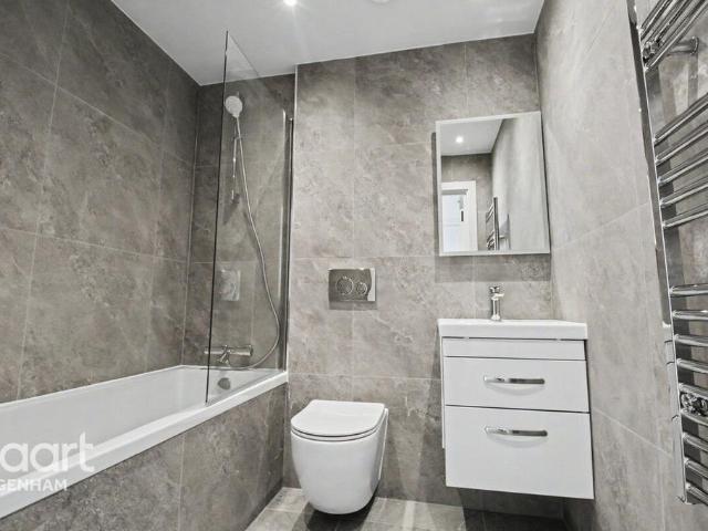 Gale Street, DAGENHAM 2 bed apartment to rent £1,645 pcm £380 pw