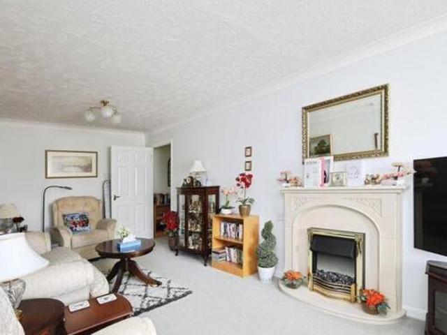 Gales Drive, Crawley, 2 Bedroom Retirement