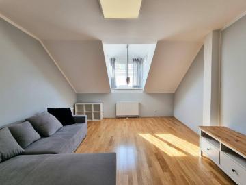 Galeriewohnung mit Dachterrasse in Ruhelage – urbanes Wohnen beim Naschmarkt