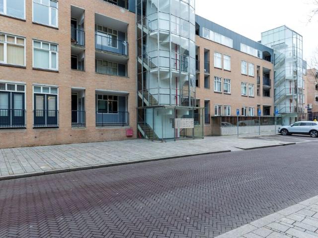 Galerijflat appartement met open portiek te huur in Almere