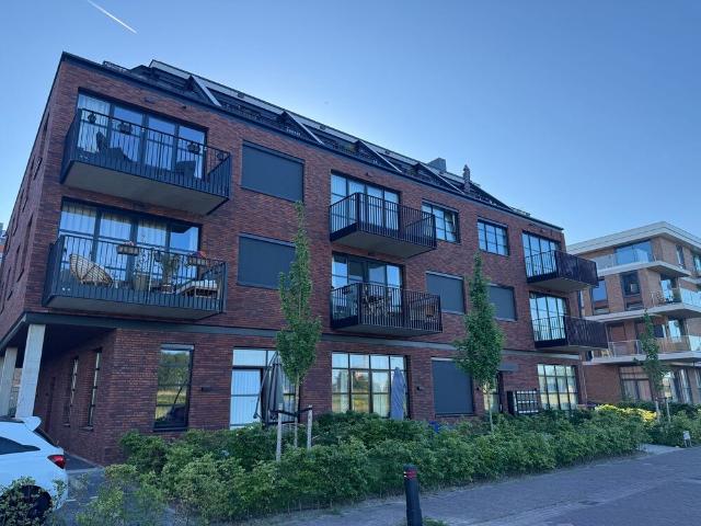 Galerijflat open portiek te huur in Almere