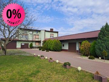 Dom z warsztatem i panelami fotowoltaicznymi 220 m2