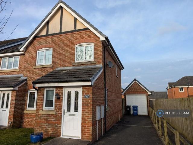 Galingale View, Newcastle Under Lyme. 3 bed semi detached house to rent £1,100 pcm £254 pw