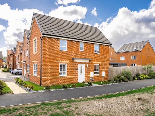 Gallard Way, Rackheath 3 bed detached house to rent £1,600 pcm £369 pw