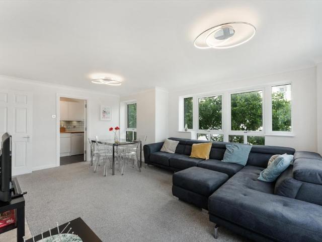 Galleons View, Stewart Street. 2 bed flat to rent £2,496 pcm £576 pw