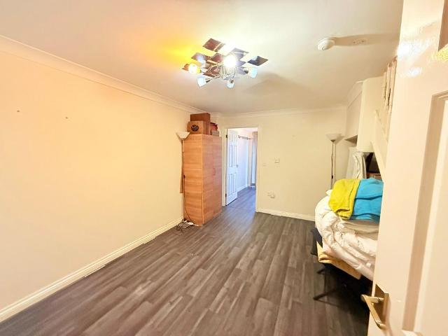 Galleons Drive, Barking IG11 2 bed terraced house to rent £1,900 pcm £438 pw