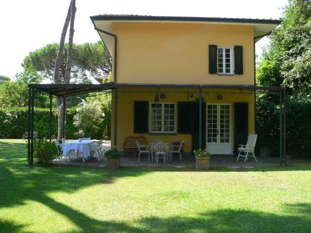 Galleria Fotografica Servizi Descrizione Richiedi informazioni su questo immobile Villa in affitto annuale
