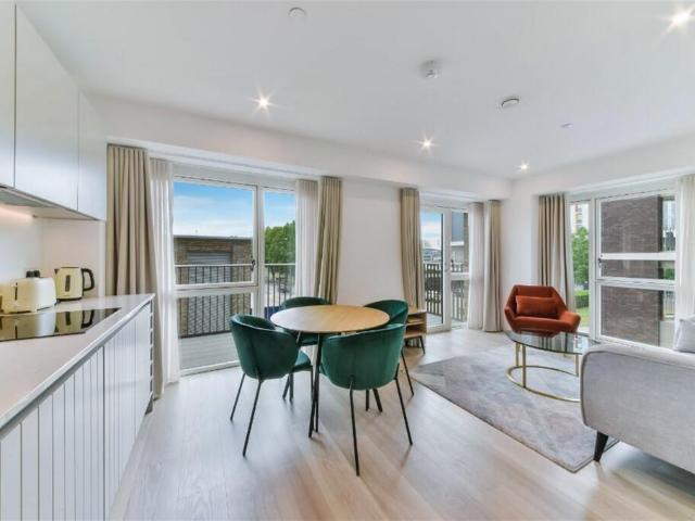 Galleria House, Western Gateway, E16 2 bed apartment to rent £2,750 pcm £635 pw