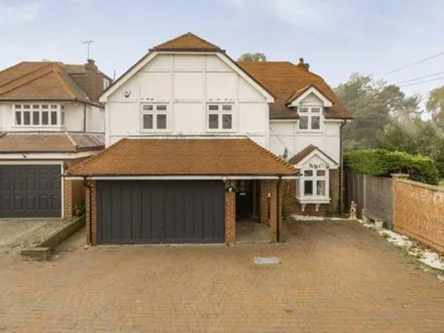 Galley Lane, Hertsmere, EN5 4AP, United Kingdom | 5 bed house for rent #135671047 | Rentberry