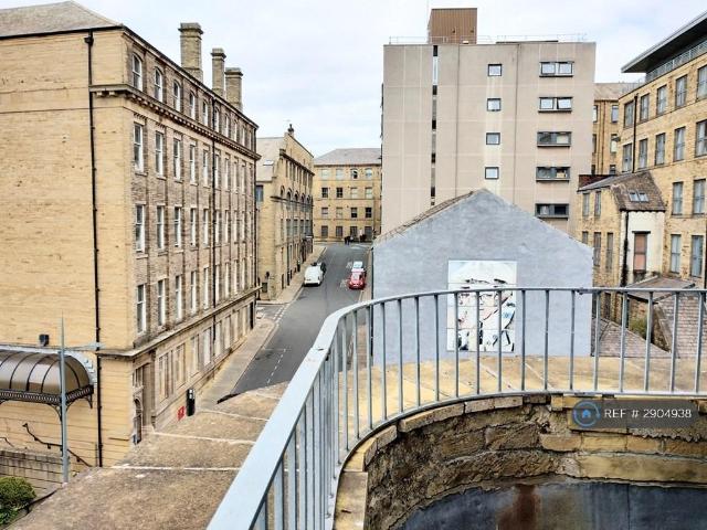 Gallon House, Bradford, BD1 2 bed flat to rent £780 pcm £180 pw