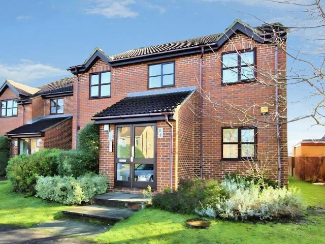 Galloway Chase, Slough SL2 1 bed flat to rent £1,200 pcm £277 pw