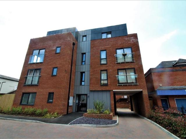 Gallus House, Camberley GU15 2 bed apartment to rent £1,400 pcm £323 pw