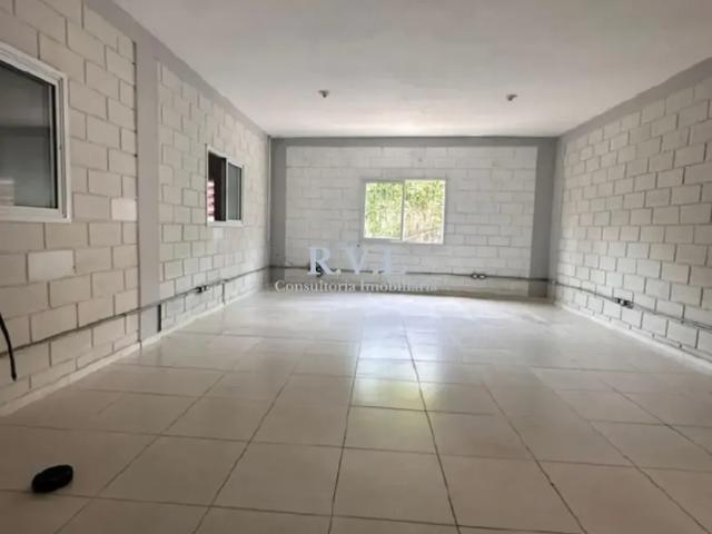 Galpão Industrial para locação em Atibaia SP: escritório, vestiário, refeitório, 28 vagas, 750 m²