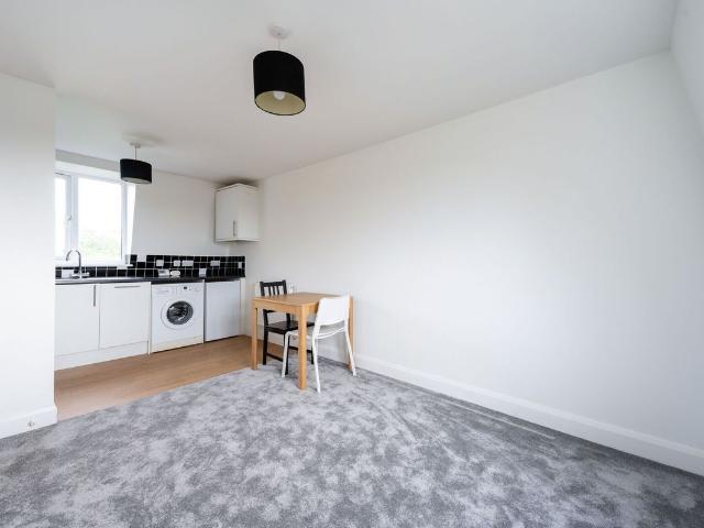 Galsworthy Road, Kingston, Kingston Upon Thames KT2, 1 bed flat to rent, £1,650 pcm | PrimeLocation