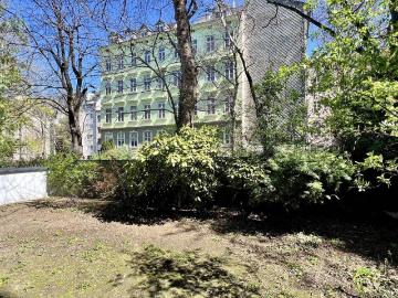 Gartentraum mitten in der Stadt 1 Zimmer Wohnung mit privatem Keller in Bestlage des 7. Bezirks