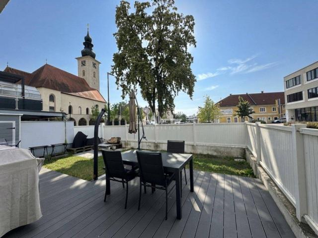 GARTENTRAUM MIT TERRASSE UND ZWEI STELLPLÄTZE IN ZENTRALER LAGE