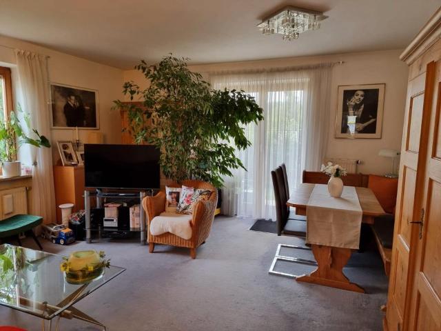 Gartenwohnung mit 2 Zimmern, Terrasse, 100qm Garten und TG Stellp