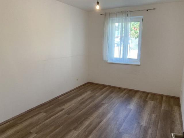 Gartenwohnung inkl. Einbauküche, Carport und großem Kellerabteil
