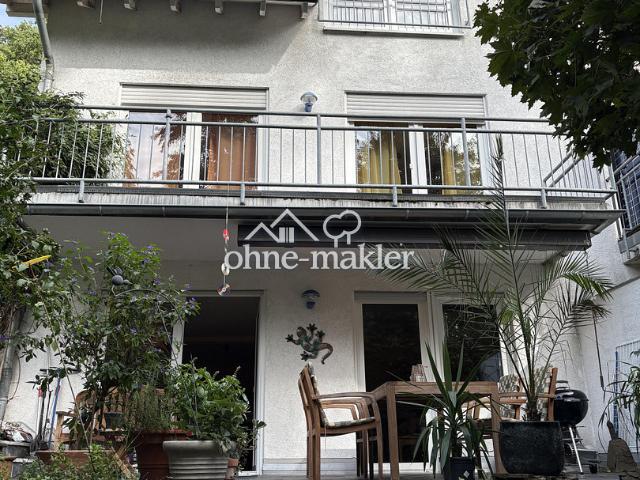 Garten Maisonette und Dachgeschoss Wohnung in Doppelhaushälfte
