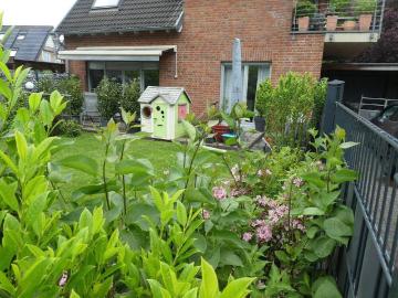 Garten Wohnun­g mit eigenem Eingang und Garage nahe internationaler Schule, von Privat, Preis VB