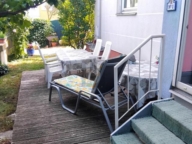 GARTENGENUSS MIT ZWEI TERRASSEN LOGGIA TIEFGARAGENPLATZ
