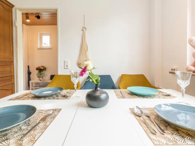 Gartenhaus mit 4,5 Zimmern, Große Garten &Terrasse, Internet, Parkplatz