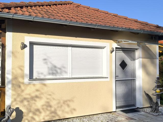 Gartenhaus am See mit Pool zu verkaufen – 60 m²