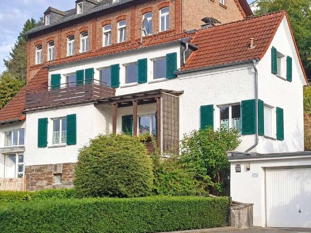 Gartenliebhaber aufgepasst: sehenswertes EFH mit sehr großem Grundstück