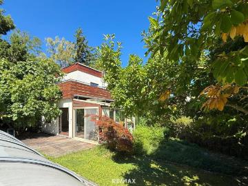 House for sale in 1230