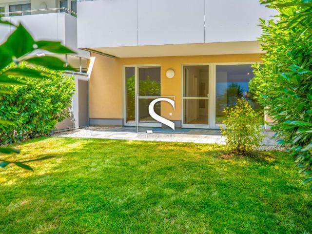 GARTENplatz.OBERNDORF | Neuwertige 2 Zimmer Gartenwohnung mit Tiefgaragen & Außenstellplatz