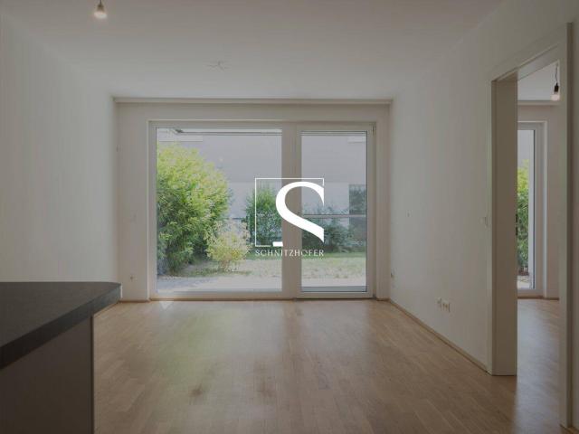GARTENplatz.OBERNDORF | Neuwertige 2 Zimmer Gartenwohnung mit Tiefgaragen & Außenstellplatz