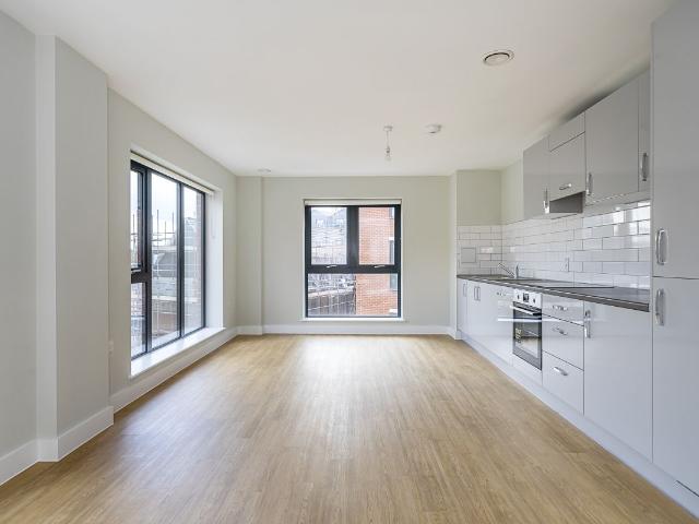 Garter House, 10 Market Street Newbury RG14, 2 bed flat to rent, £1,725 pcm | PrimeLocation