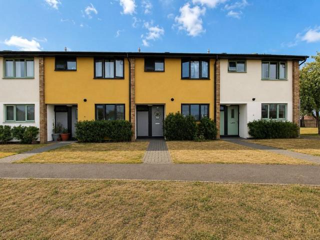 Garth Close, Bordon, Hampshire, GU35 3 bed terraced house to rent £1,600 pcm £369 pw