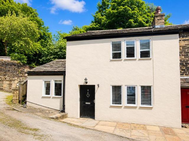 Garth Fold, Idle, Bradford 2 bed cottage to rent £825 pcm £190 pw