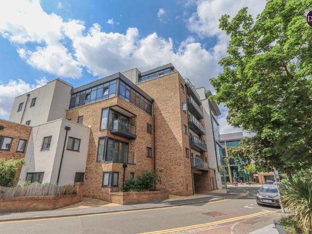 Gartlet Road, Watford WD17 Studio to rent £1,150 pcm £265 pw
