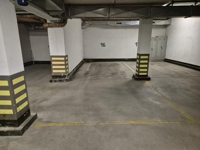 Garaż lokal na sprzedaż