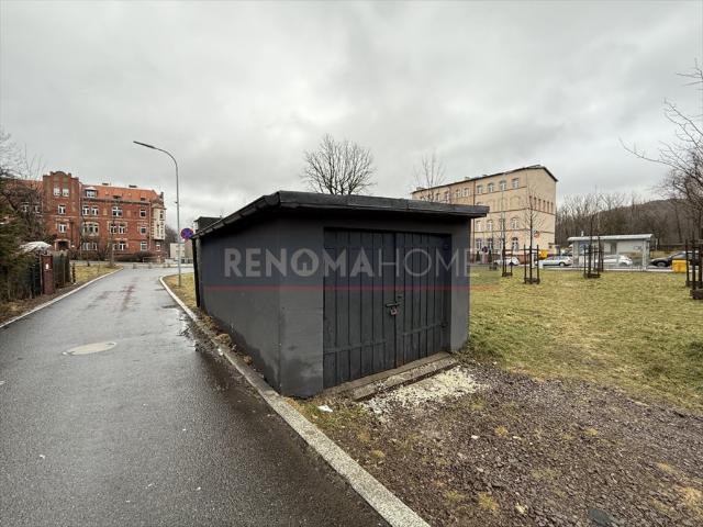 Do sprzedania wolnostojący garaż 16,36 m² z dojazdem asfaltowym