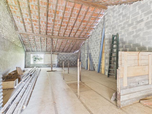 Garage avec étage et terrain