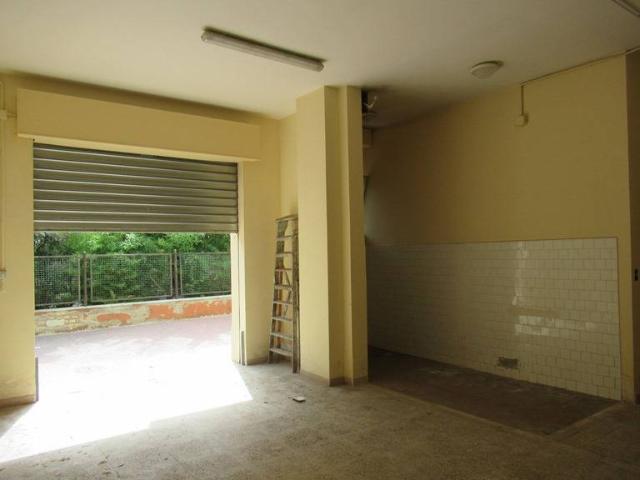 garage in vendita a Pescara, Zona Ospedale