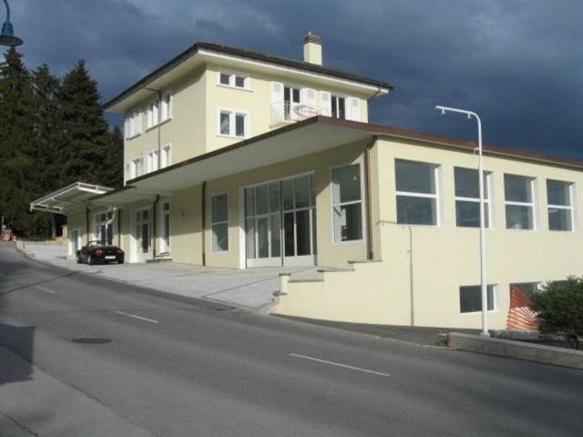 GARAGE MODERNE LOCAL COMMERCIAL A LOUER A L'ANNEE