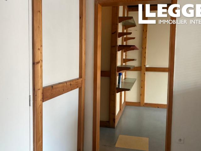 Garage spacieux avec bureau – Idéal activité ou stockage