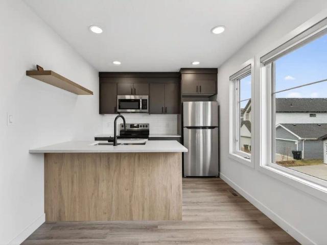 GARAGE SUITE IN HERITAGE VALLEY 1BED 1BATH SINGLE CAR GARAGE — 1 Bedroom Garage Suite
