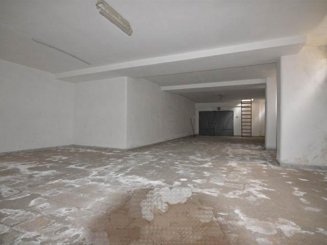 Garage / posto auto in affitto a Putignano Bari zona Semi Centrale