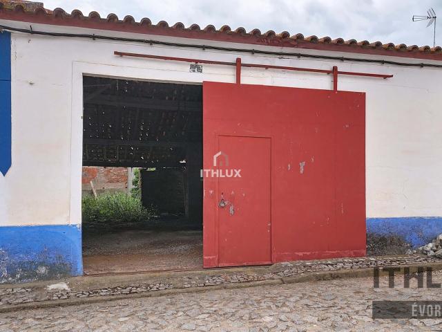 Imóvel com potencial no centro de Montoito