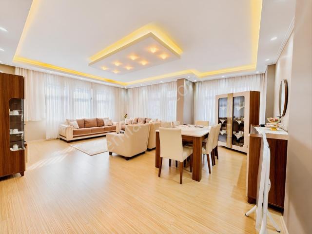 ╣garanti Emlak'tan Merkez'de 275 M² 4+1 Ultra Lüks Daire