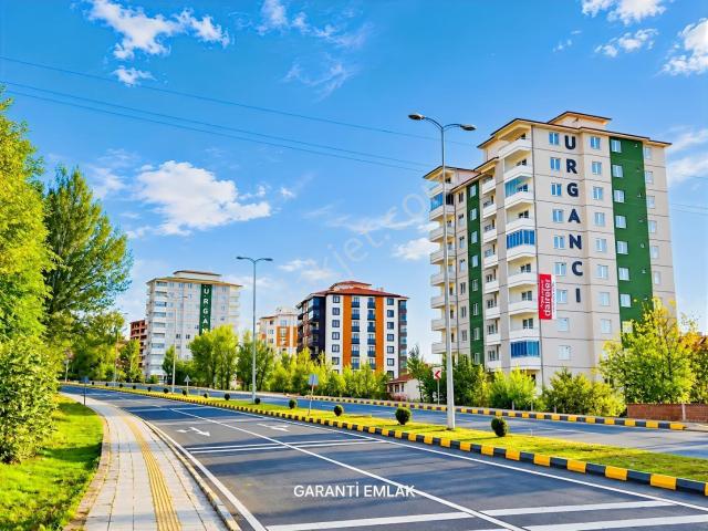 Garanti Emlak'tan Ana Cadde Üzeri Otoparklı 3+1 Fırsat Daire