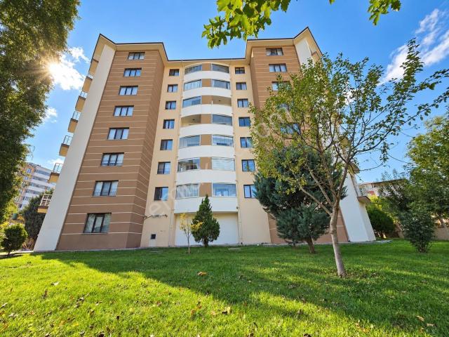 Garanti Emlak'tan Durukent'te K.otoparklı 190 M² Lüx Daire