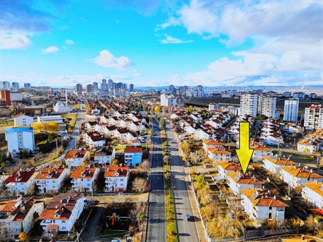 █garanti Emlak'tan Kuzeykentte 3 Katlı, 2 Daireli Bahçeli Villa█
