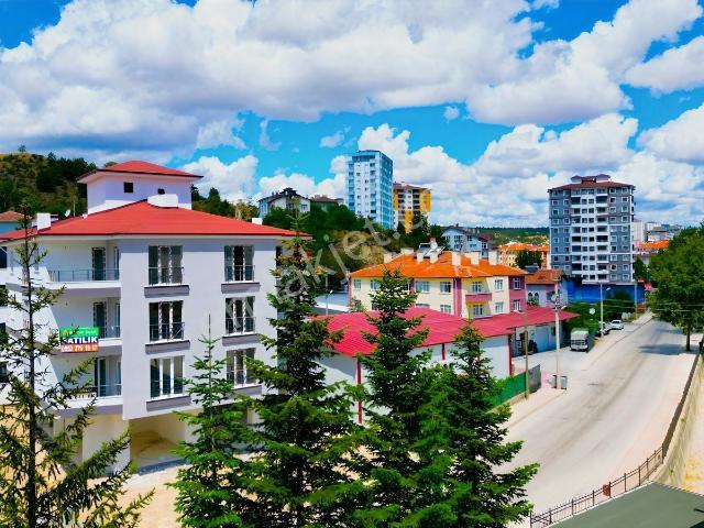 Garanti Emlak'tan Salı Pazarında, Cadde Üzeri, 3+1, Fırsat Daire