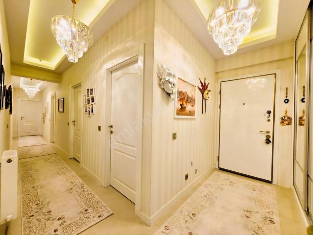 garanti Emlak'tan [ Tam 204 M² ] K. Otoparklı A Class Bir Daire